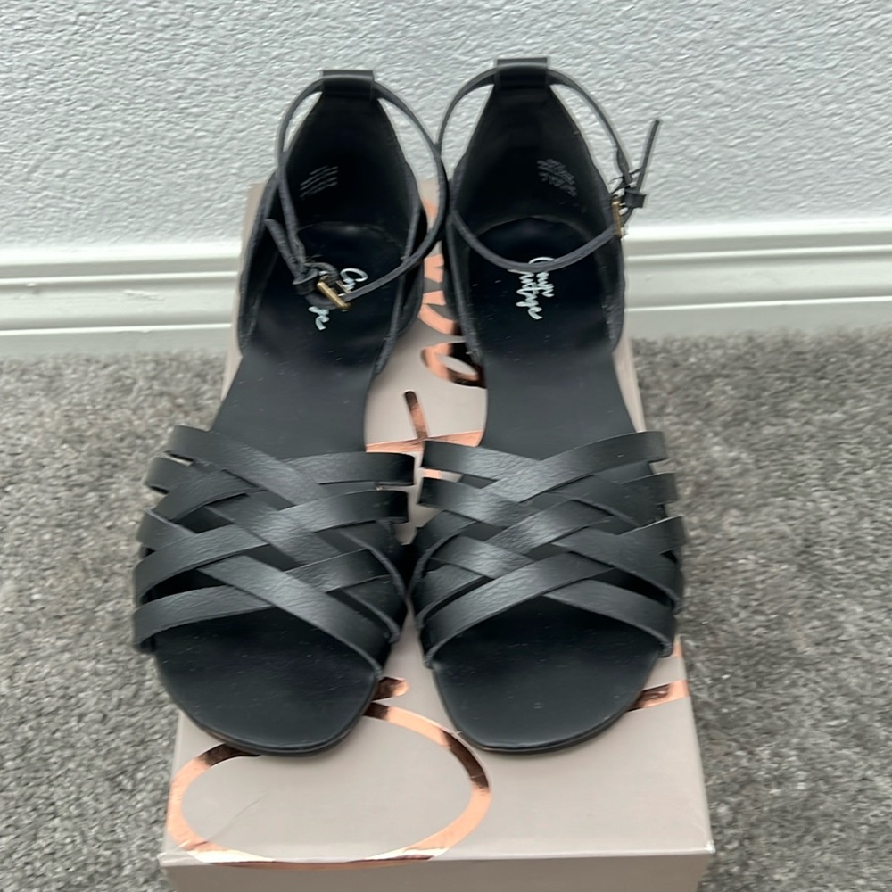 Crown Vintage Nayli Flat Sandals